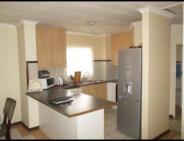 2 BEDROOM PROPERTY TO RENT IN DIE HOEWES